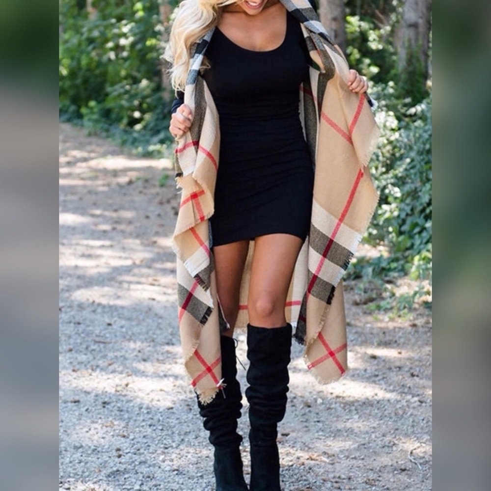 ✨Only ONE Left!✨ Beautiful Plaid Vest/Shawl